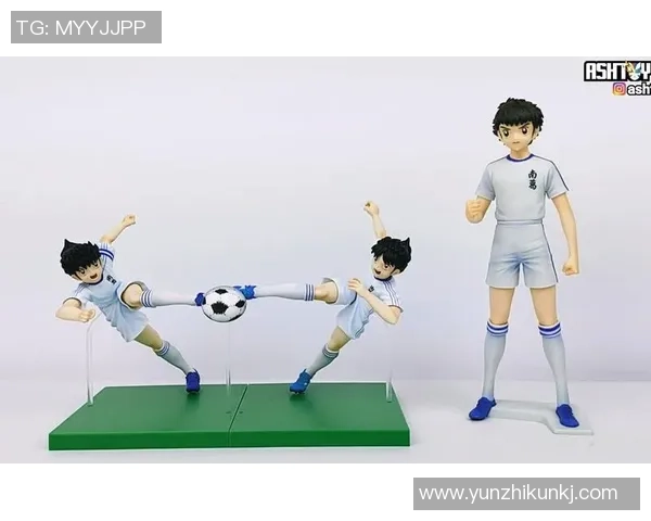 足球明星默契双人射门演绎精彩配合绝妙进攻瞬间